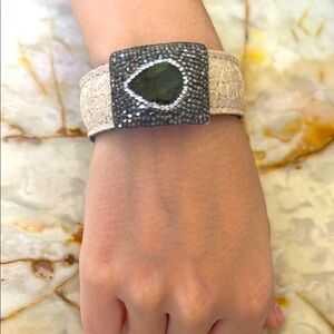 Beige Croc-Embossed Bracelet with Black Gemstone Accent​​​